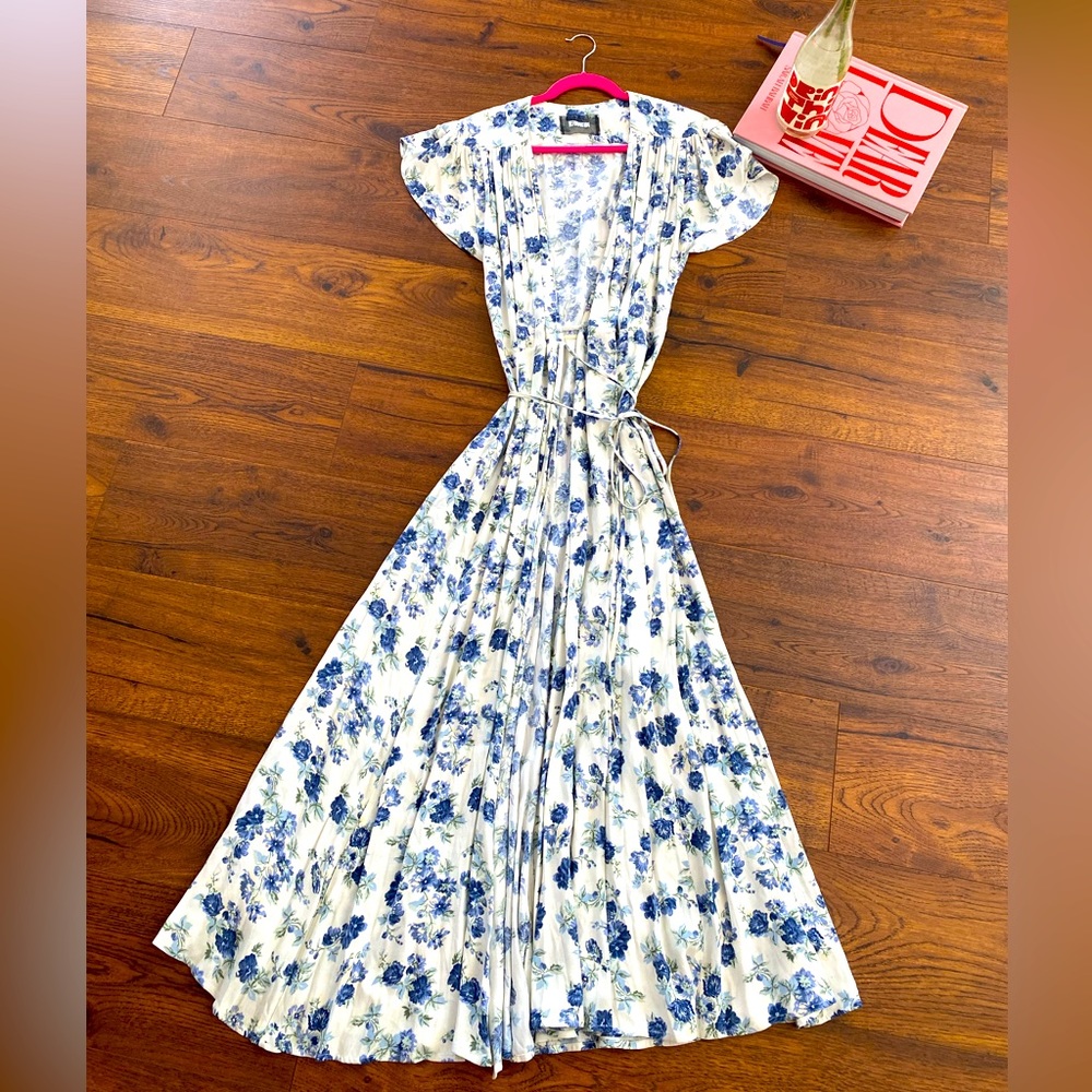 Reformation XL Carina Wrap dress, blue floral 🦋